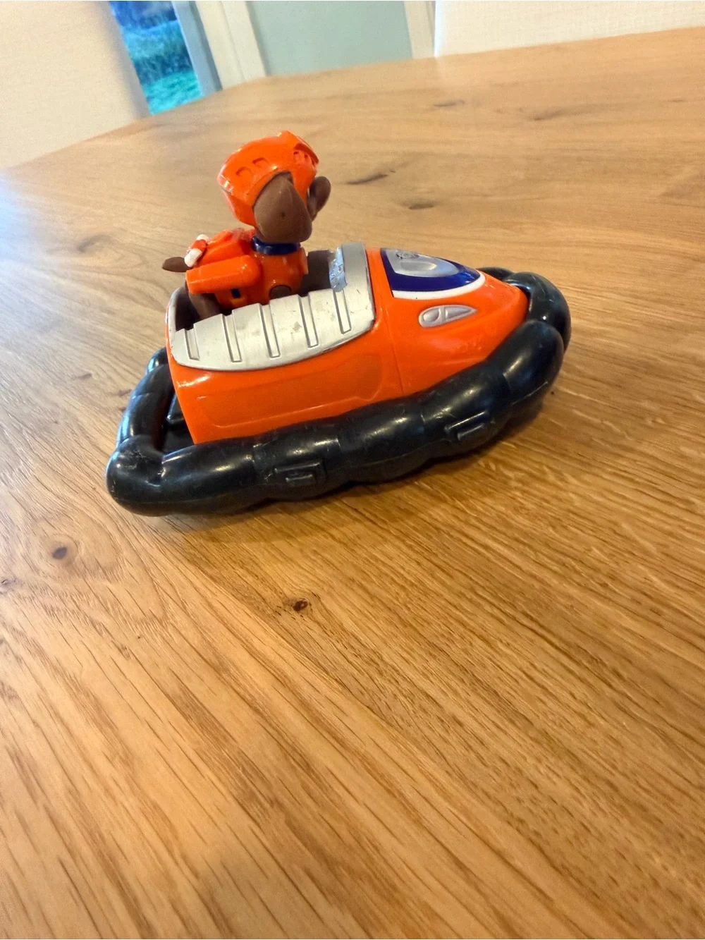 PAW Patrol Zuma’s Hovercraft Toy Vehicle with Collectible Zuma Figure